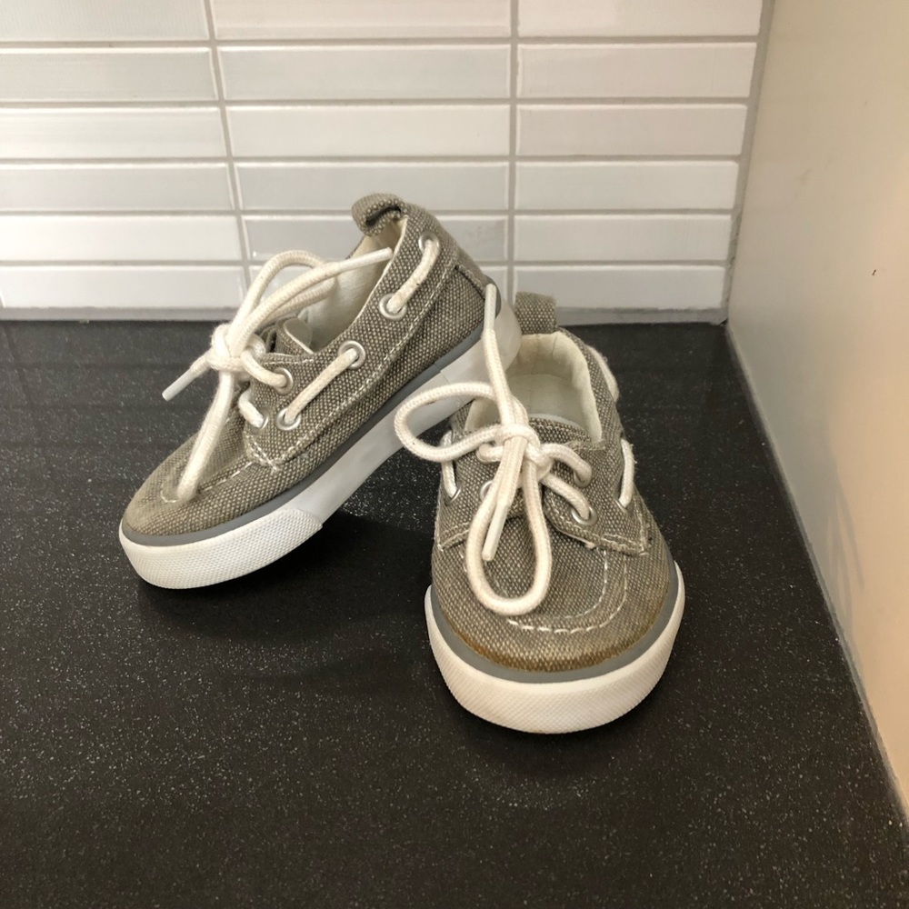 Gymboree cute baby shoes